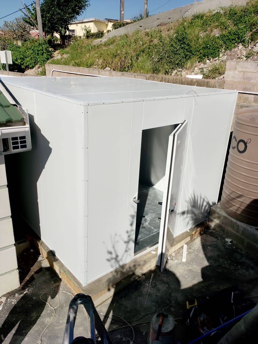 Extraction fan ducting system for office climate control