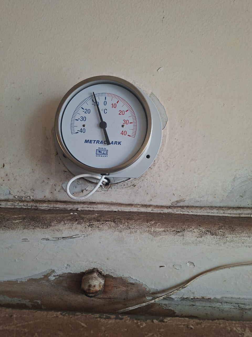 Extraction fans ducting installation in commercial business center