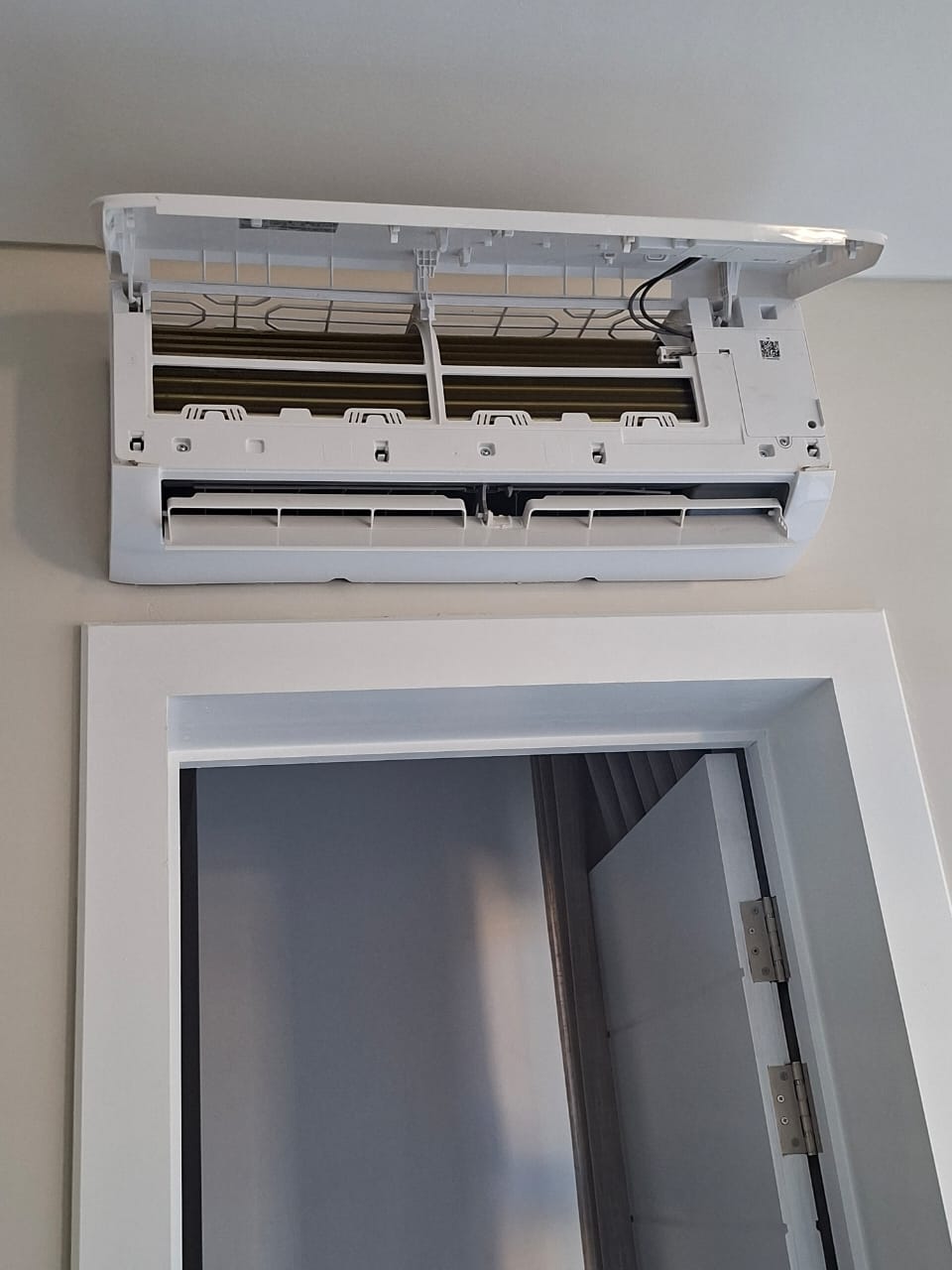 Ducting system for optimal air circulation in business center